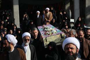  مراسم تشییع شهید گمنام در دانشگاه قم برگزارشد